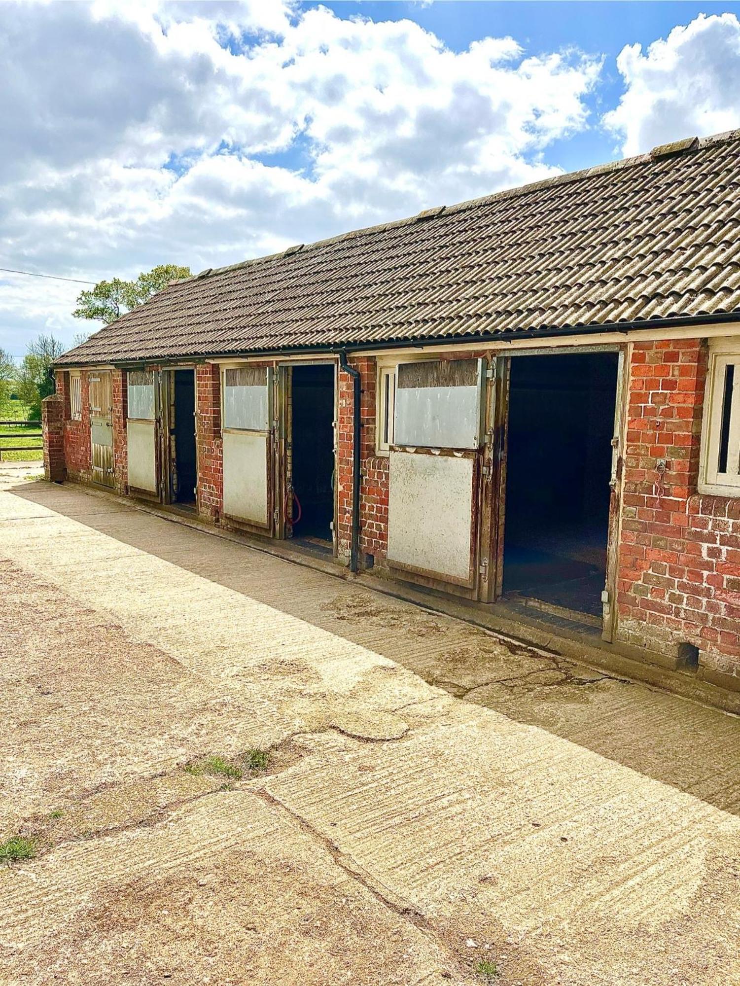 The Barn At Church Farm Chippenham  Exterior foto